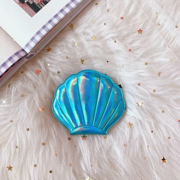 Blue Holographic Sea Shell Compact Mirror - Picture 5 of 16